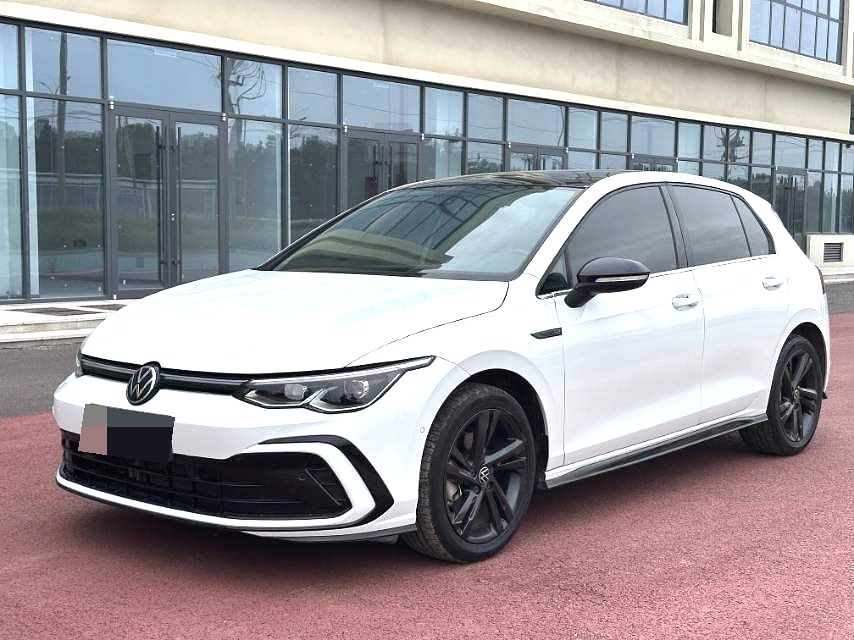 Volkswagen Golf 2023 car image #2