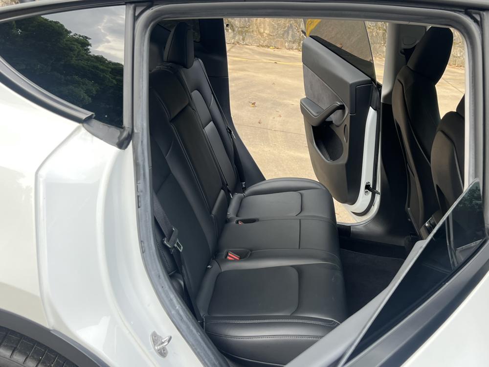 Tesla Model Y 2022 car image #28