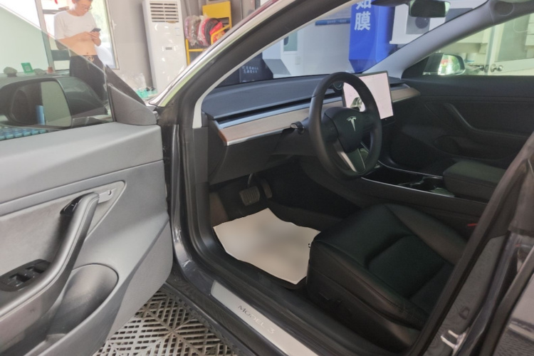 Tesla Model 3 2020 car image #12