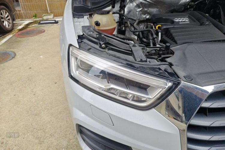 Audi Q3 2019 car image #8