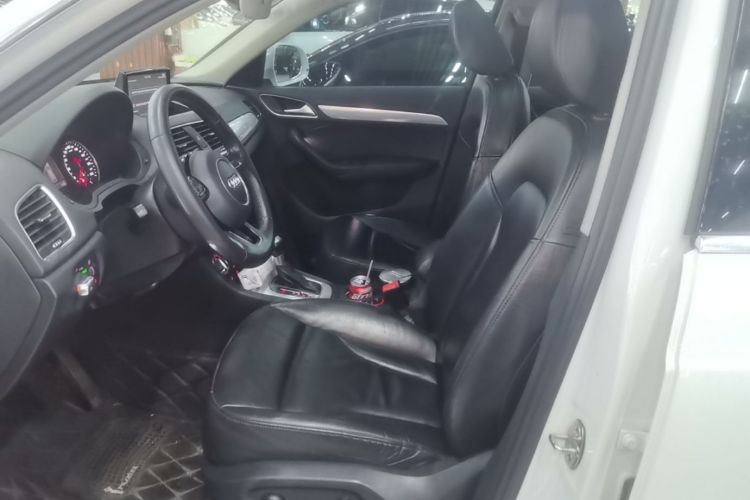 Audi Q3 2016 car image #15