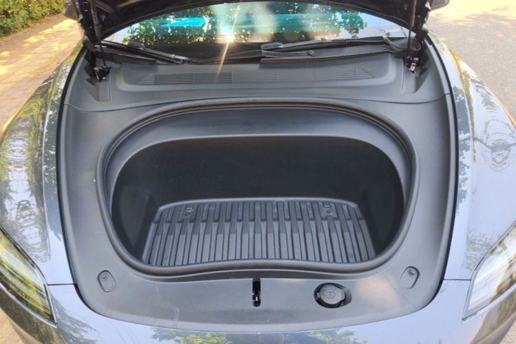 Tesla Model 3 2024 car image #20