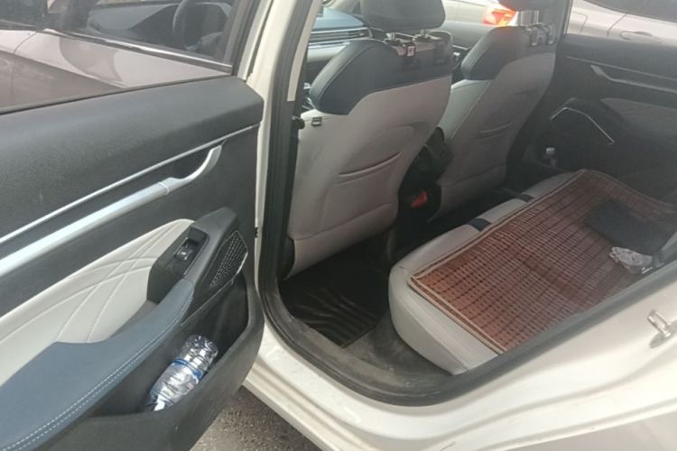 GEELY Emgrand 2022 #17 GEELY Emgrand 2022 car image #17