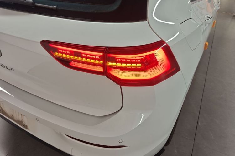 Volkswagen Golf 2023 car image #8