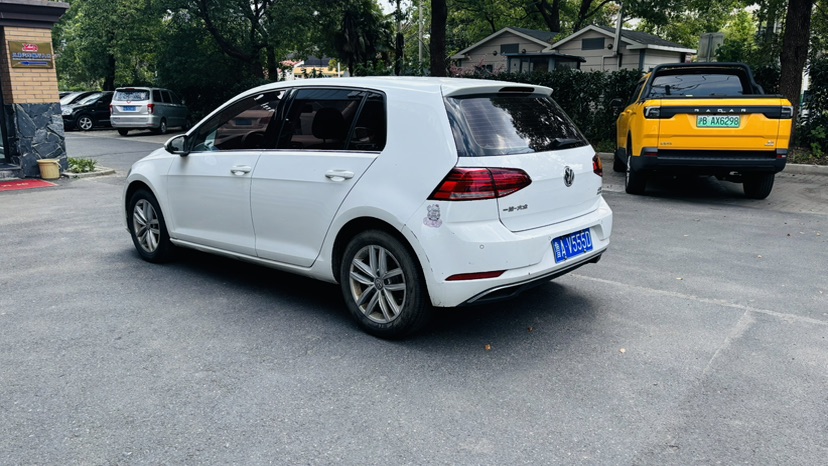 Volkswagen Golf 2018 car image #7