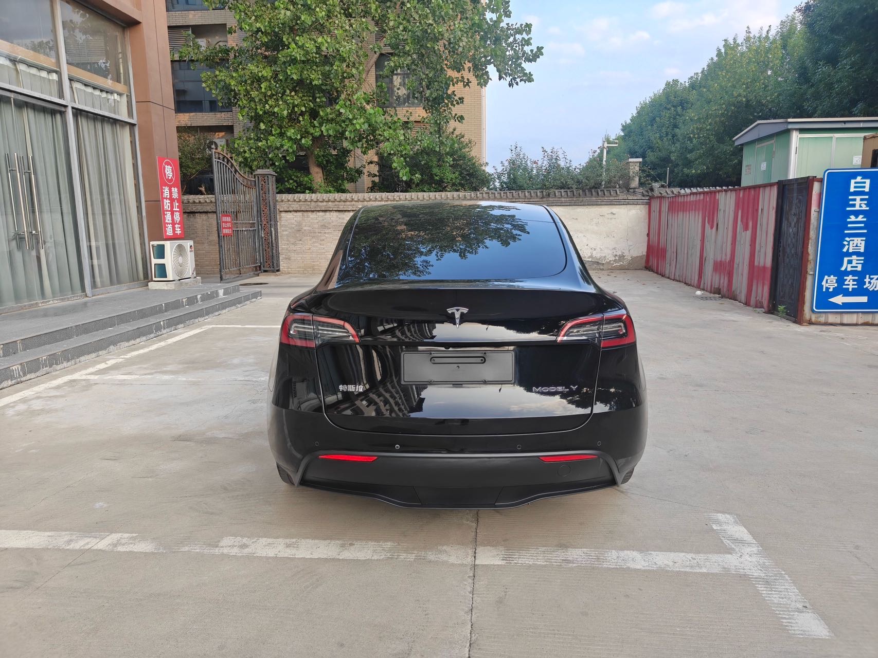 Tesla Model Y 2022 изображение автомобиля #9