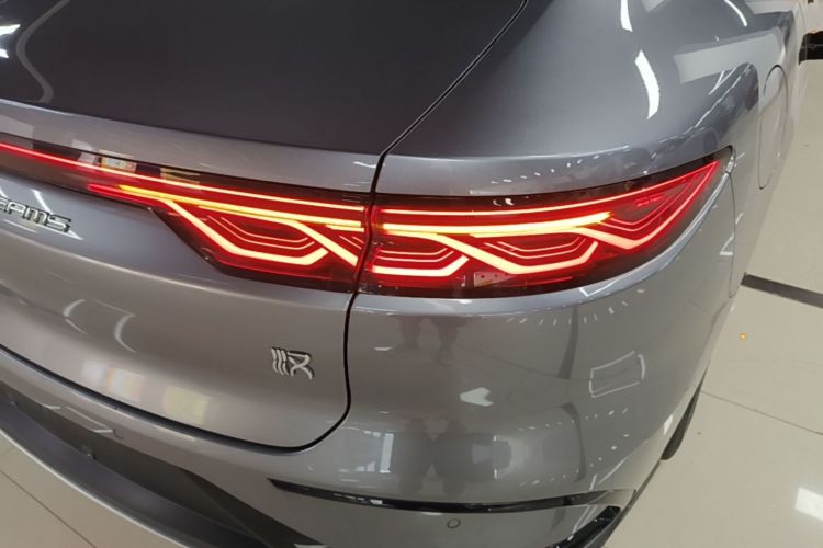 BYD Han 2022 immagine di auto #8