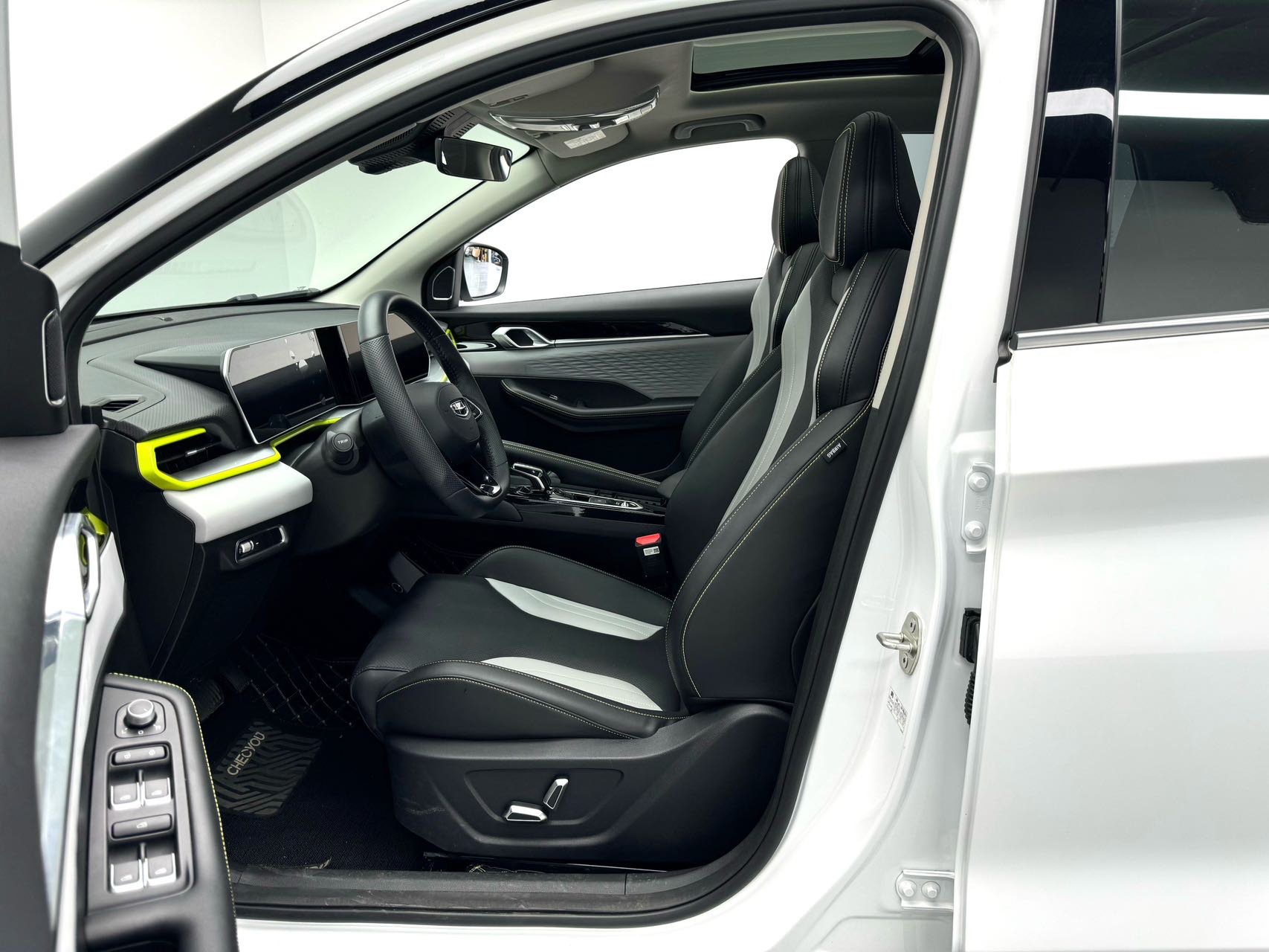 GEELY Coolray 2023 #3 GEELY Coolray 2023 car image #3