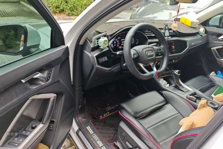 Audi Q3 2021 car image #18