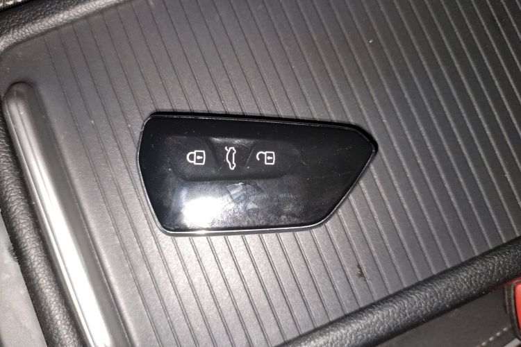 Volkswagen Golf 2022 car image #9