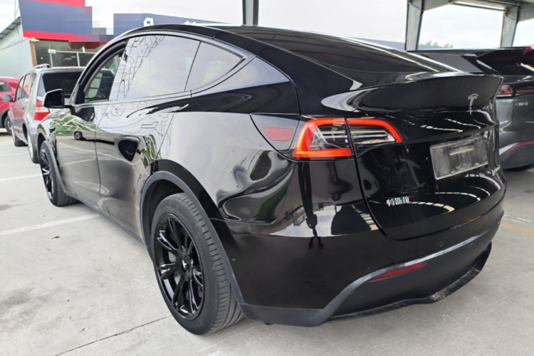 Tesla Model Y 2022 car image #5