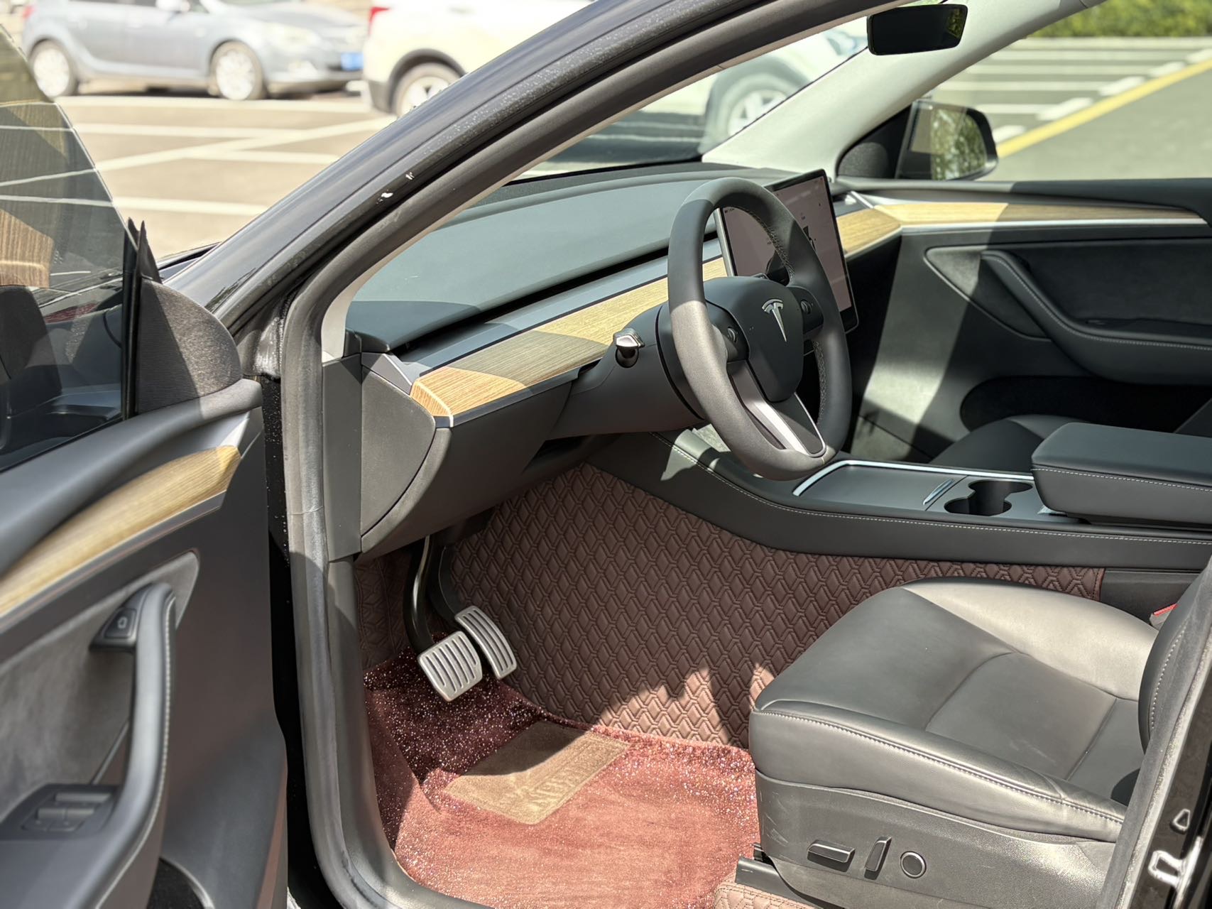 Tesla Model Y 2022 #4 Tesla Model Y 2022 car image #4