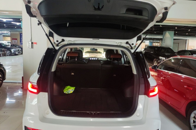 GEELY Vision X6 2020 immagine di auto #19