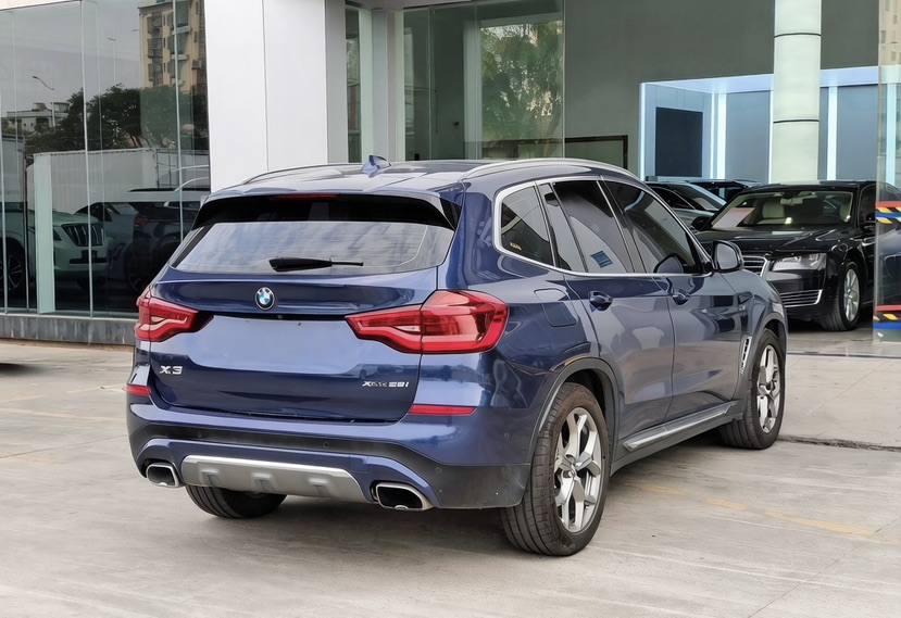 BMW X3 2019 car image #2