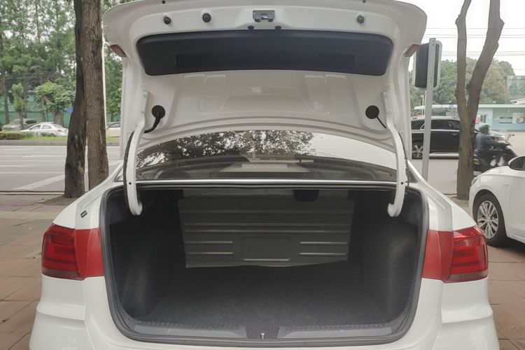 Volkswagen Santana 2019 car image #19