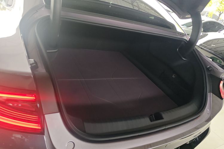 MI SU7 2025 immagine di auto #19