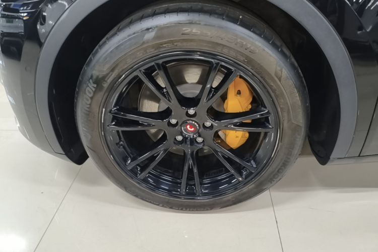 Tesla Model Y 2022 car image #9