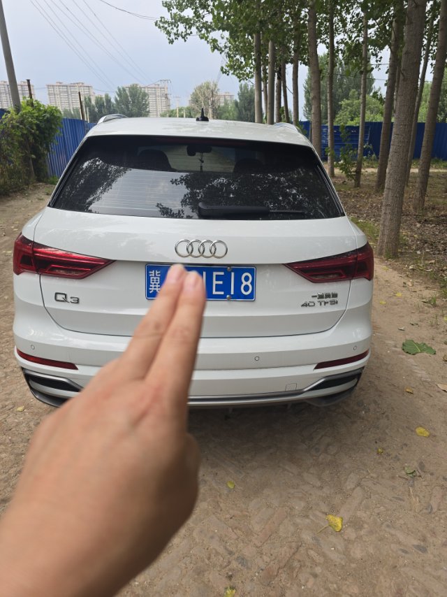 Audi Q3 2022 car image #4