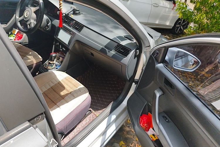 Volkswagen Santana 2015 car image #25