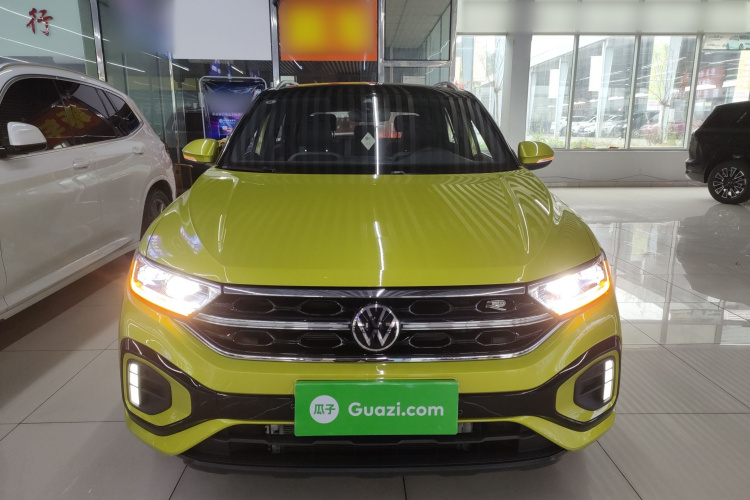Volkswagen T-Roc 2023 car image #3