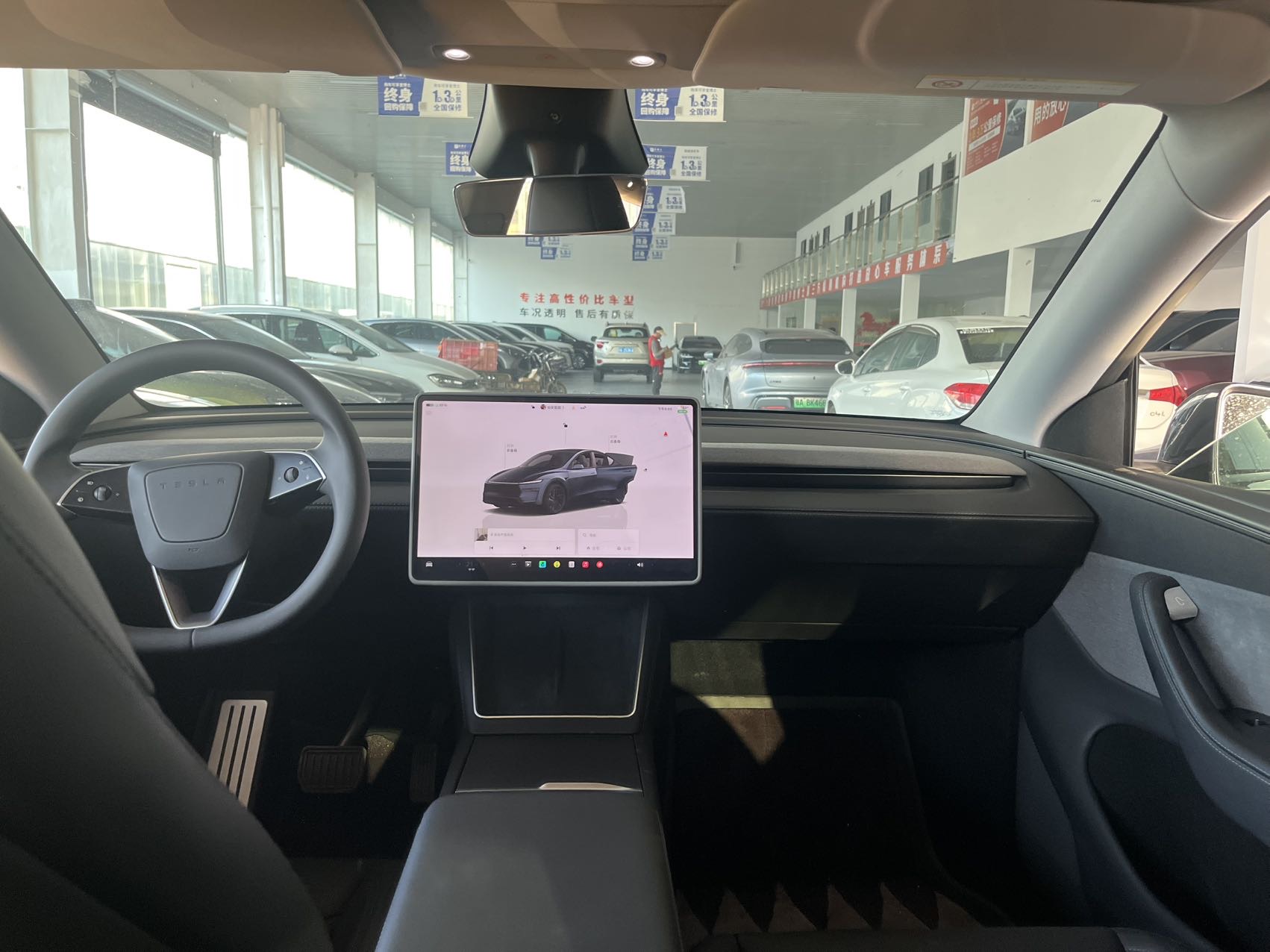 Tesla Model Y 2025 #6 Tesla Model Y 2025 car image #6