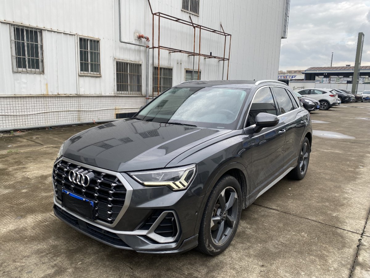 Audi Q3 2021 car image 