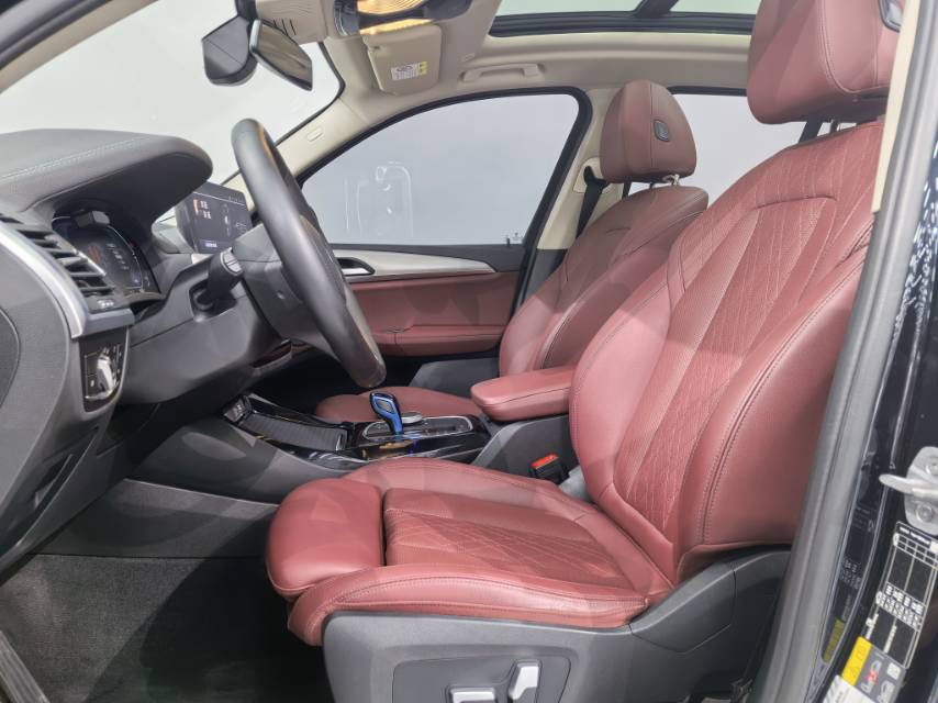 BMW iX3 2023 car image #2