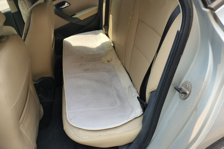 Volkswagen Polo 2011 imagem de carro #14