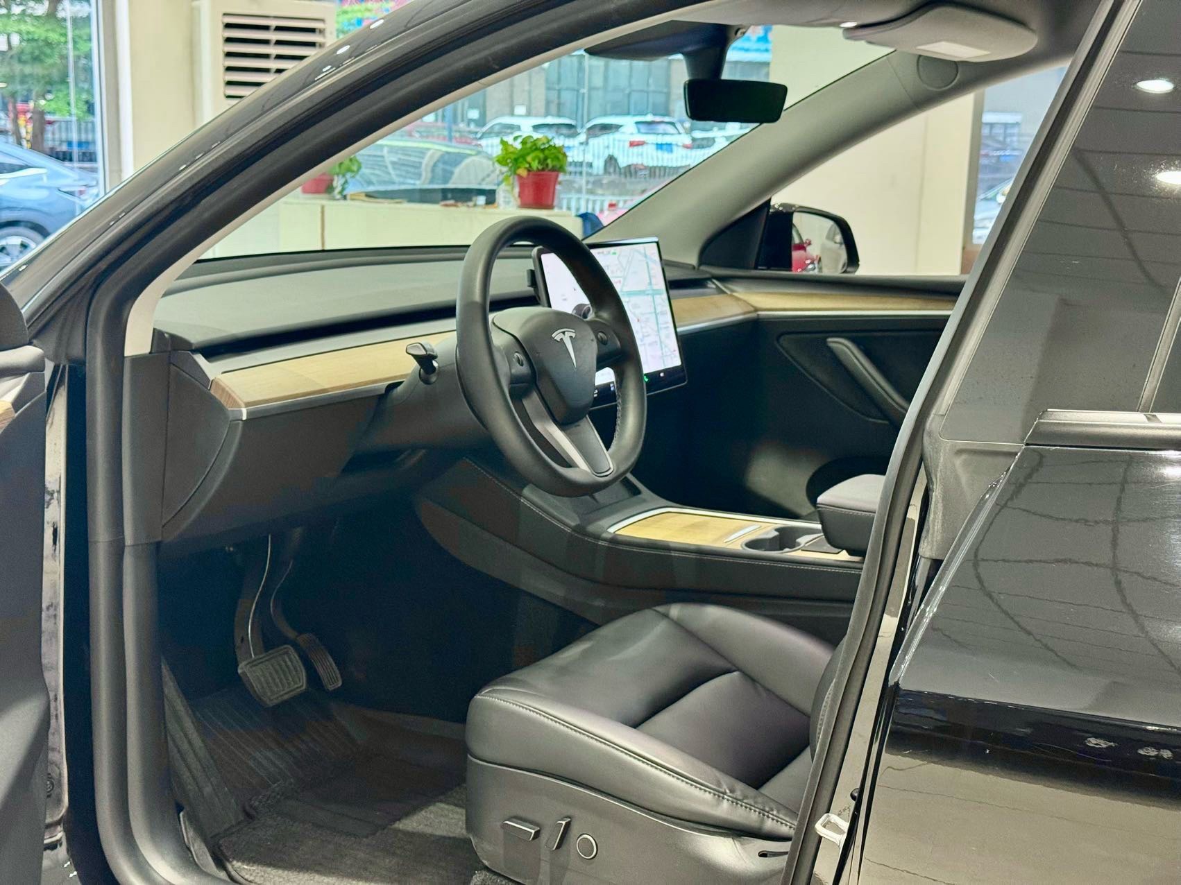 Tesla Model Y 2021 car image #4