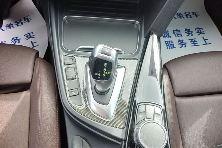 BMW 3 Series 2018 car image #18
