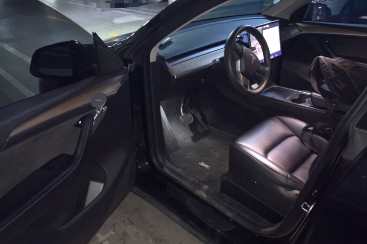 Tesla Model Y 2022 immagine di auto #13