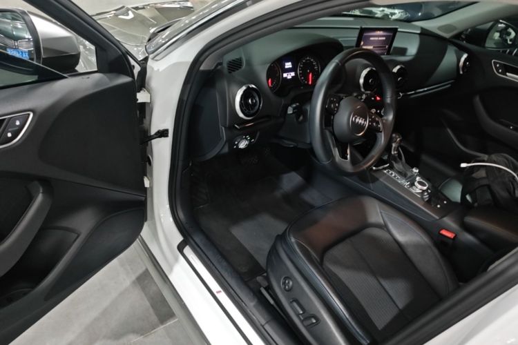 Audi A3 2019 car image #16