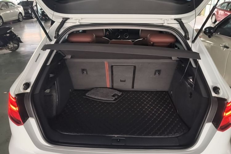 Audi A3 2019 car image #19