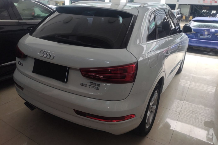 Audi Q3 2017 car image #7