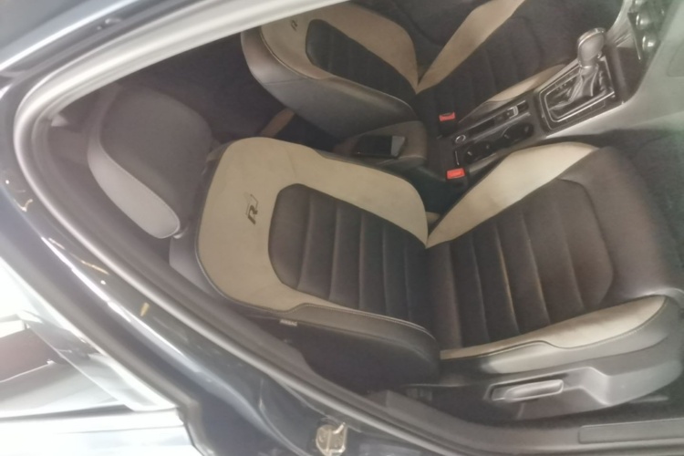 Volkswagen Golf 2019 car image #24