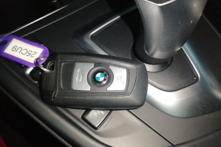 BMW 3 Series 2019 car image #14