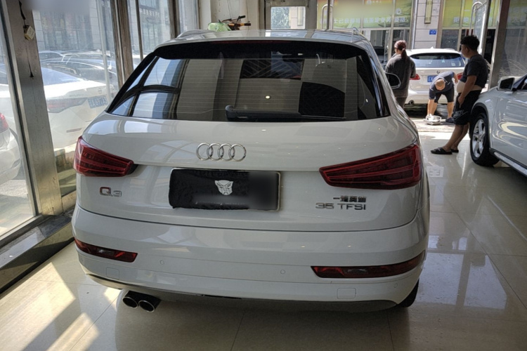 Audi Q3 2017 car image #6