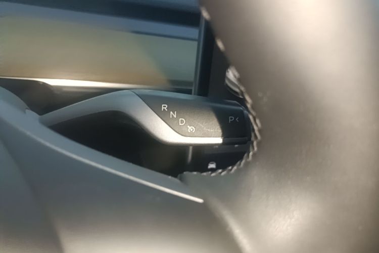 Tesla Model Y 2023 car image #14