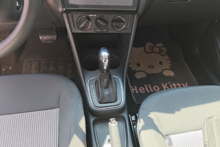 Volkswagen Polo 2018 car image #14