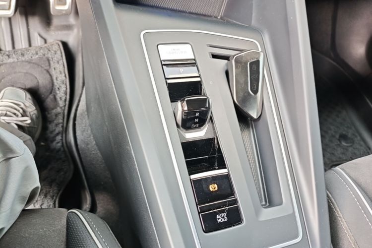 Volkswagen Golf 2023 car image #14