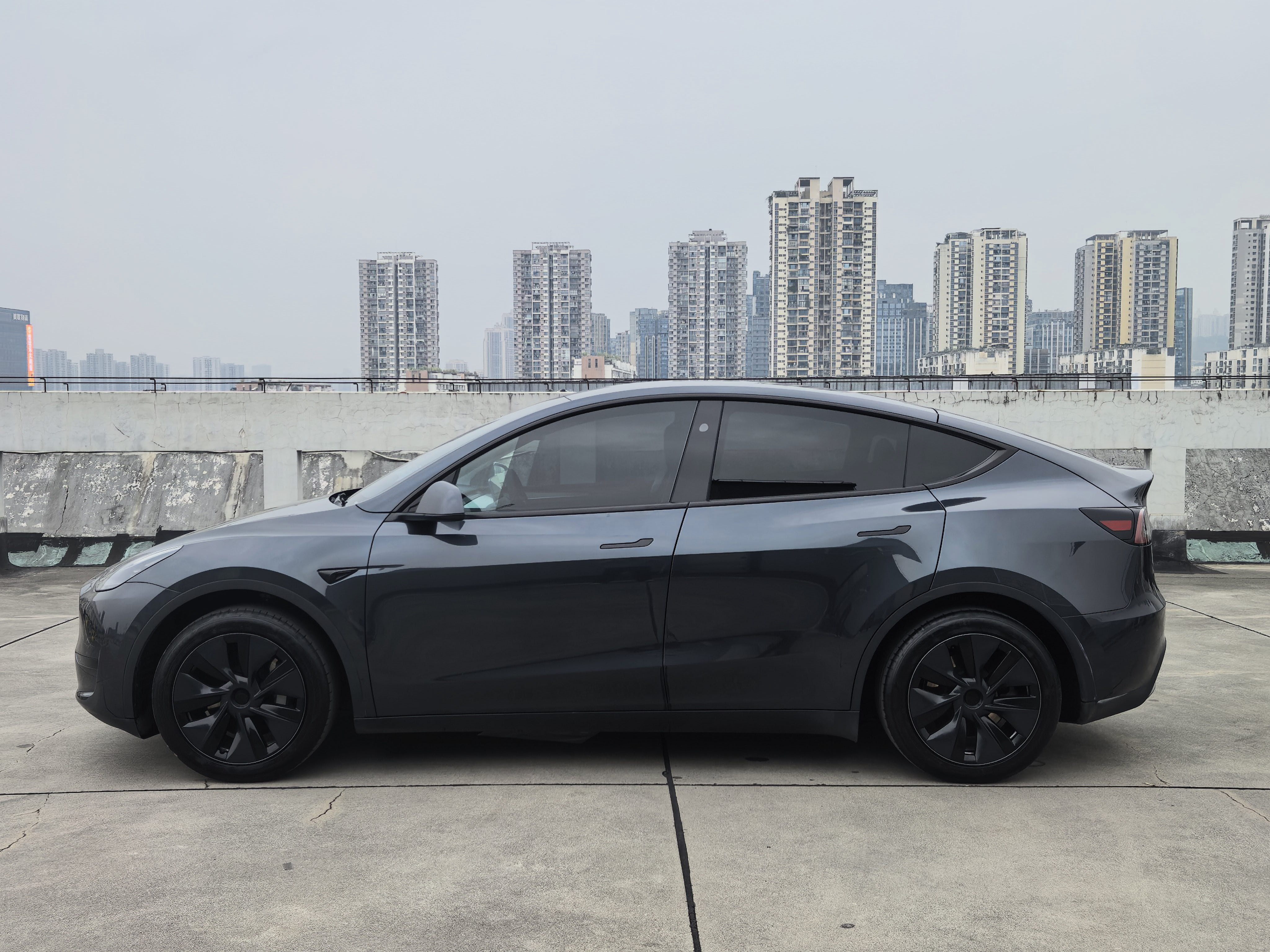 Tesla Model Y 2024 #5 Tesla Model Y 2024 car image #5
