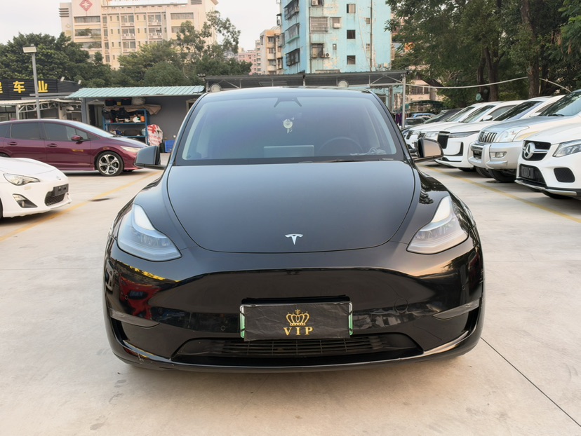 Tesla Model Y 2023 صورة سيارة #2
