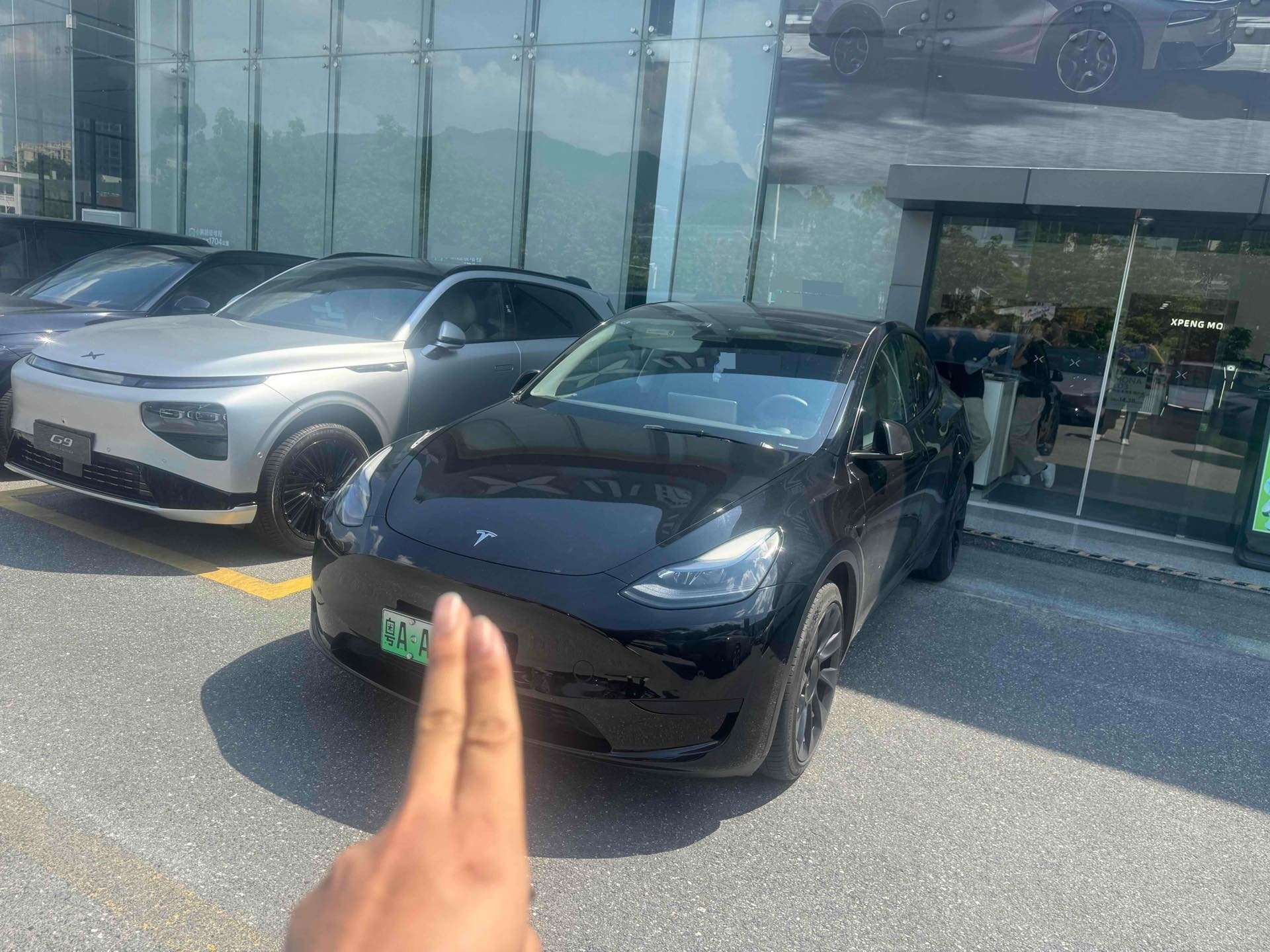 Tesla Model Y 2023 car image 