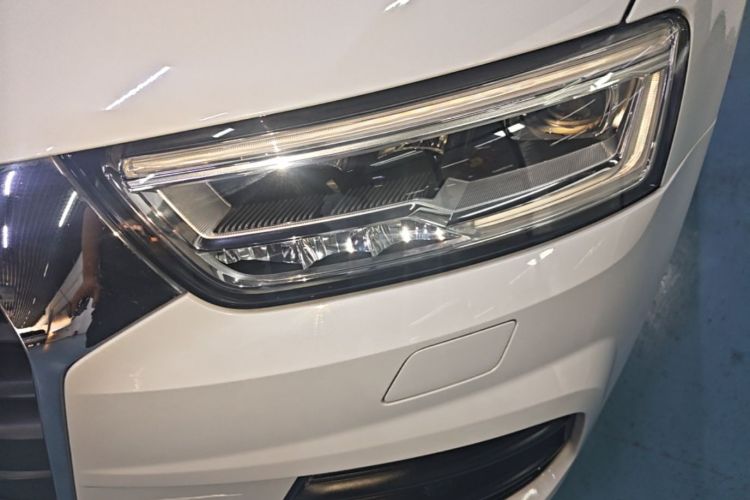 Audi Q3 2018 car image #23