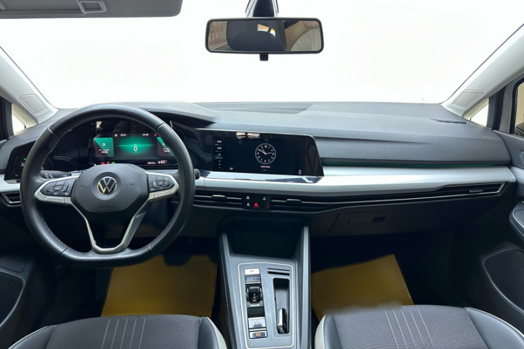 Volkswagen Golf 2021 car image #11