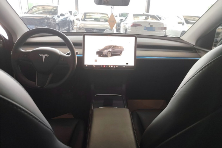 Tesla Model Y 2024 #10 Tesla Model Y 2024 car image #10