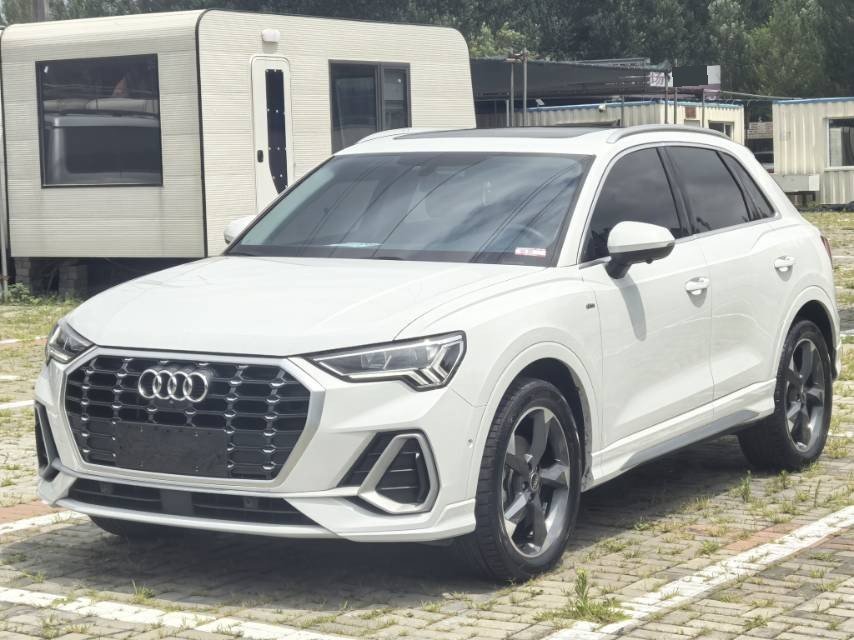 Audi Q3 2023 car image 