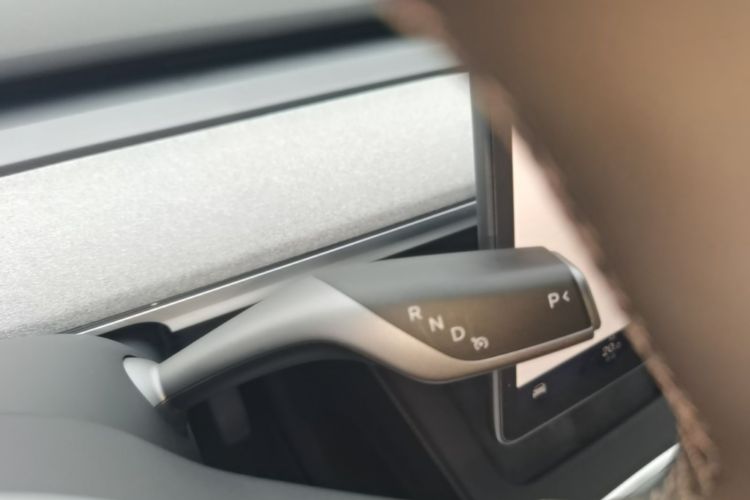Tesla Model Y 2024 car image #14