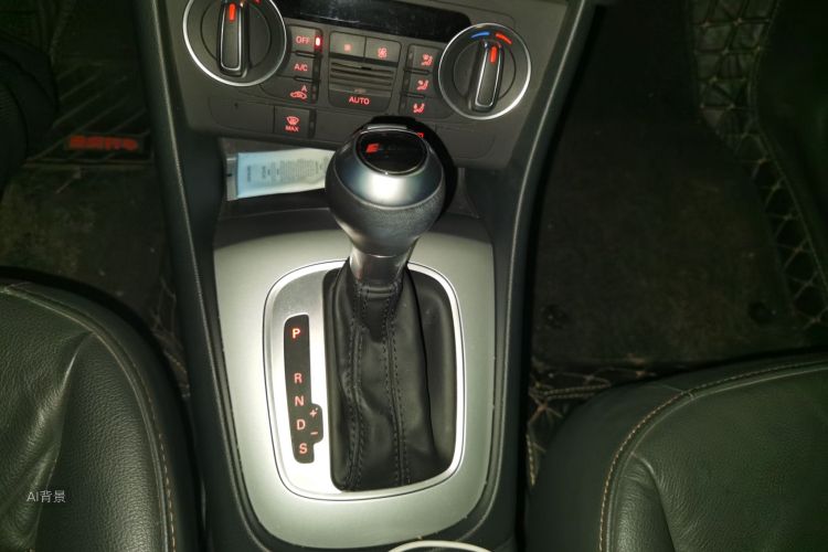 Audi Q3 2019 car image #16