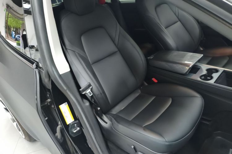 Tesla Model Y 2021 car image #24